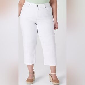 Lane Bryant Signature Mid-Rise Boyfriend Capri Jean in White, Size 16